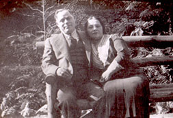 Photo of Isadore and Sadie Dorin. Link to their story.